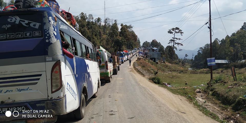 पहाडी जिल्ला भित्रिने यात्रुहरुको बुडर हेल्प डेक्समा नियमित चेकजाँच