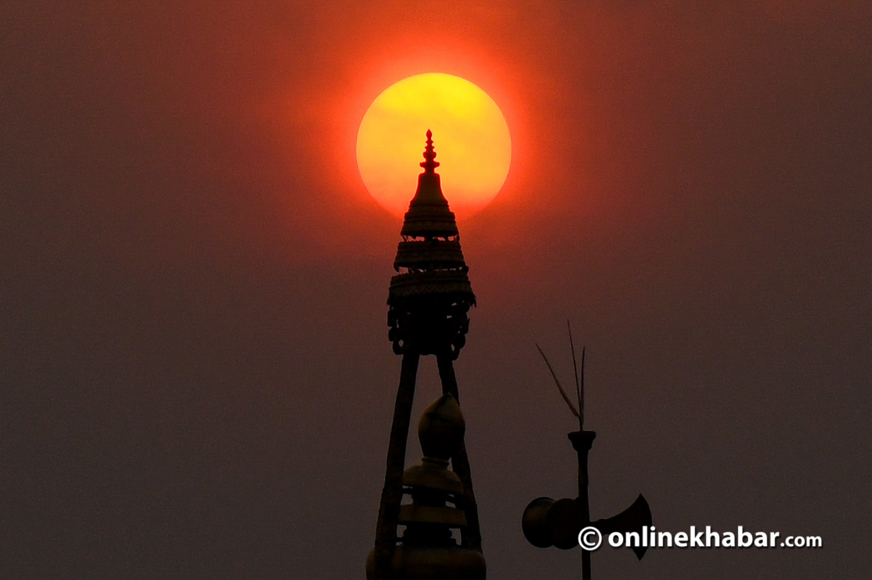 यो बर्षको अन्तिम सूर्यास्त (फोटो फिचर)