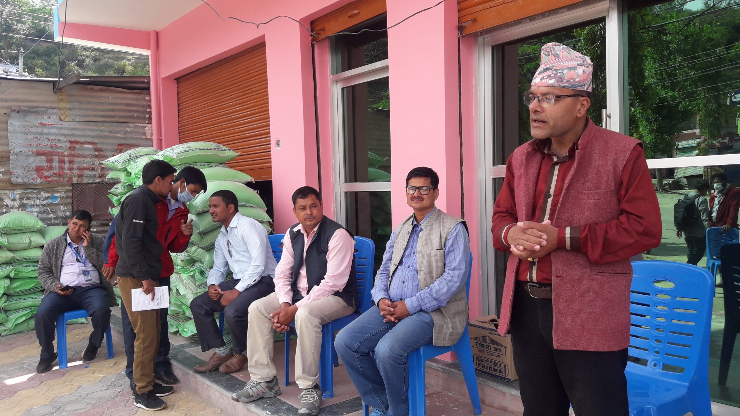 युवाहरूको पहलमा विपन्नलाई राहत