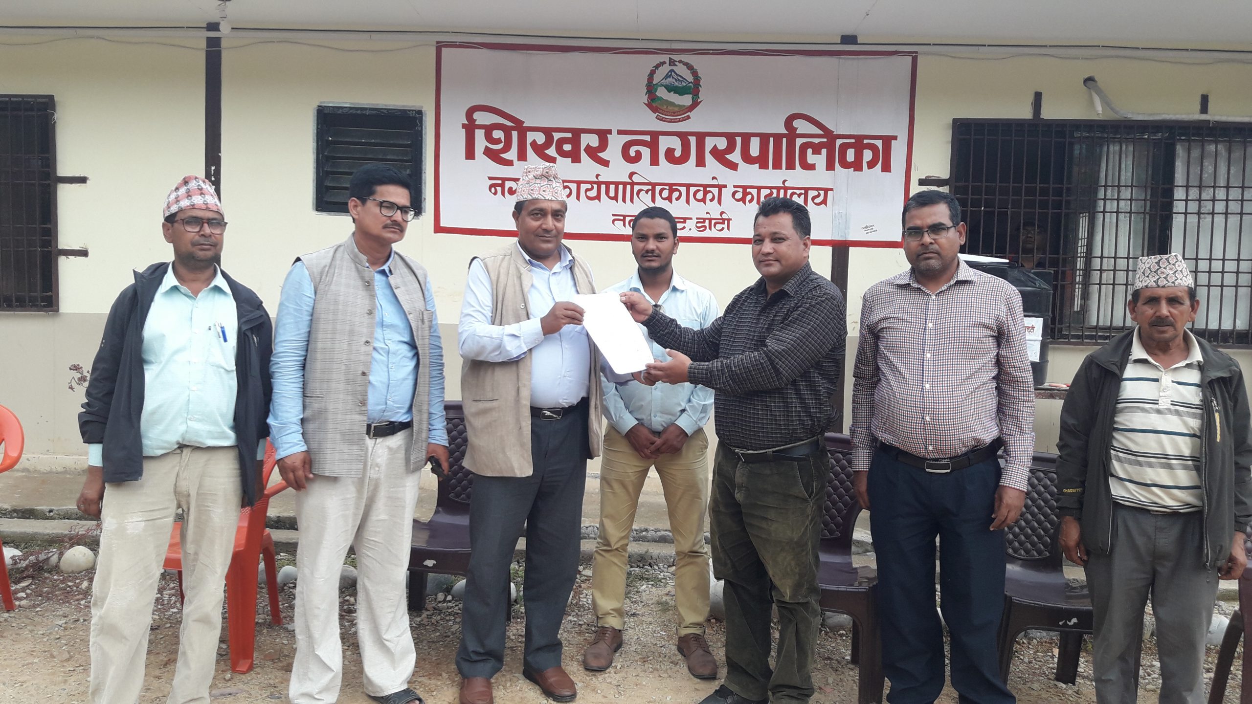 शिखर नगरपालिकामा २० क्विन्टल चामल हस्तान्तरण