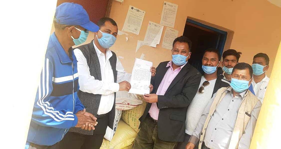 पुर्विचौकी गाउँपालिका लाइ २५ क्विन्टल चामल सहयोग