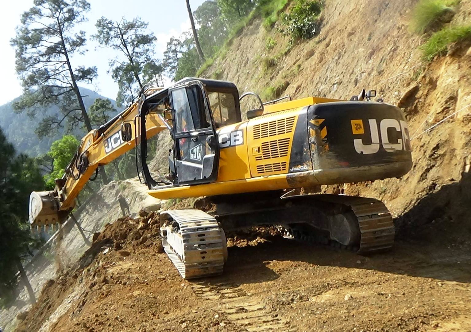 डोजरले सडक खनेर श्रमिकका नाममा बिलः एकवर्षे बालकलाई काम लगाएर १७ हजार भुक्तानी !