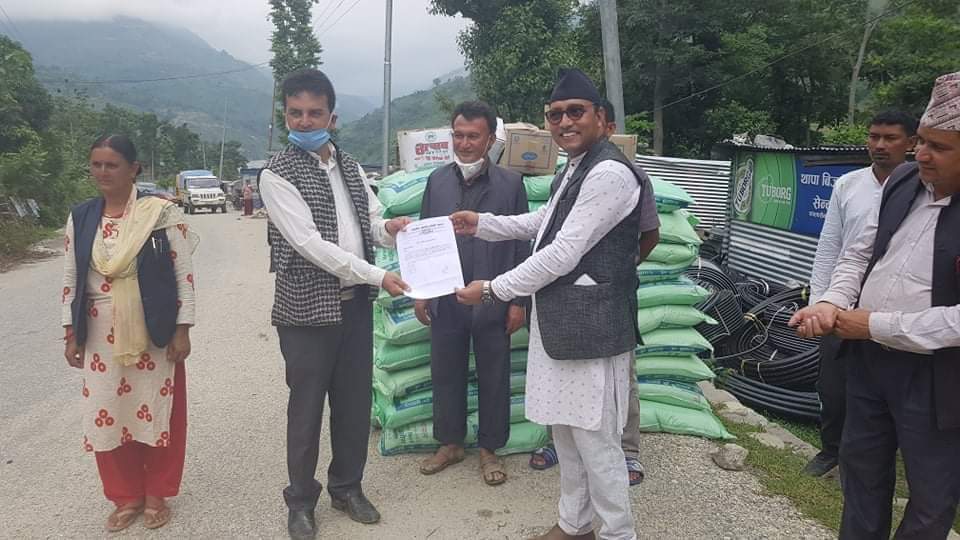 बाजुराको बुढिगङ्गा नगपालिकाका सबै क्वारेन्टाइनमा खाद्यान्न सामग्री वितरण