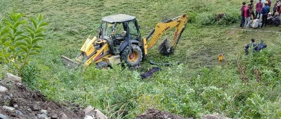 बझाङमा जेसिबी दुर्घटना : एक जनाको मृत्यु, तीन जना गम्भीर घाईते