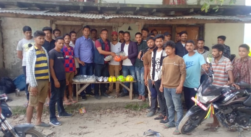 जोरायल स्पोर्टस् क्लबलाई खेलकुद सामग्री हस्तान्तरण