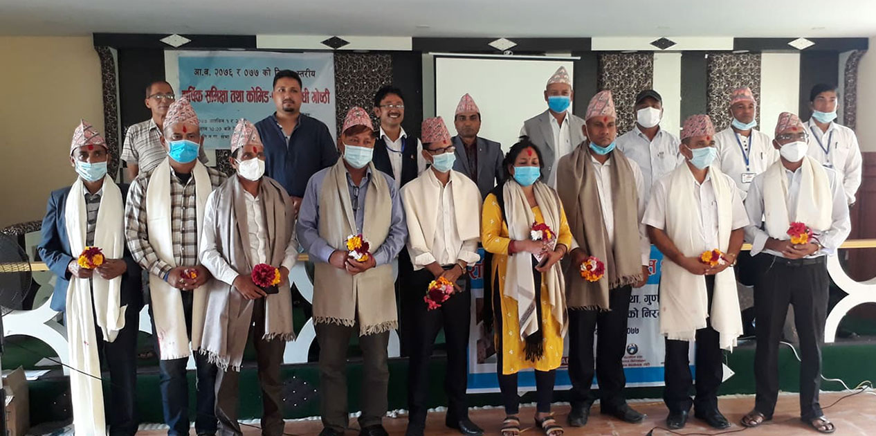 स्थानीय तहका स्वास्थ्य शाखा प्रमुखहरूलाई स्वास्थ्य कार्यालयको सम्मान