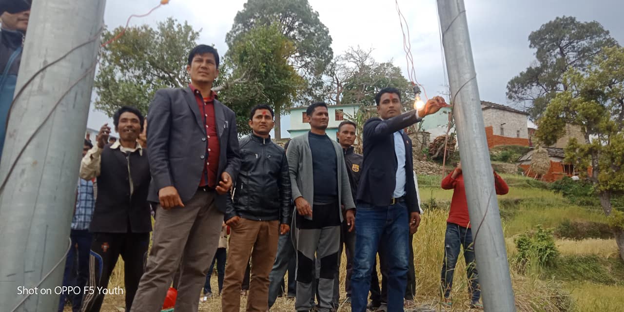 पूर्वीचौकी गाउँपालिकामा विद्युत् विस्तार : स्थानीयवासी खुशी