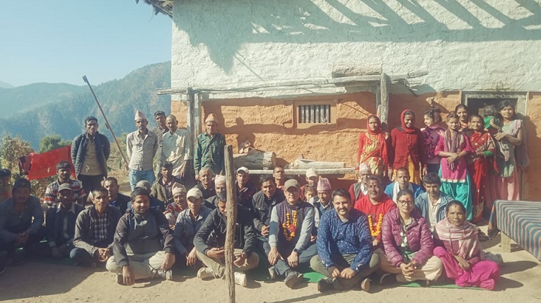 जनताको घरदैलोमा पूर्वमन्त्री बलायर : स्थानीय भन्छन्,‘कम्युनिष्टलाई भोट दिएर पछुतायौं ।’