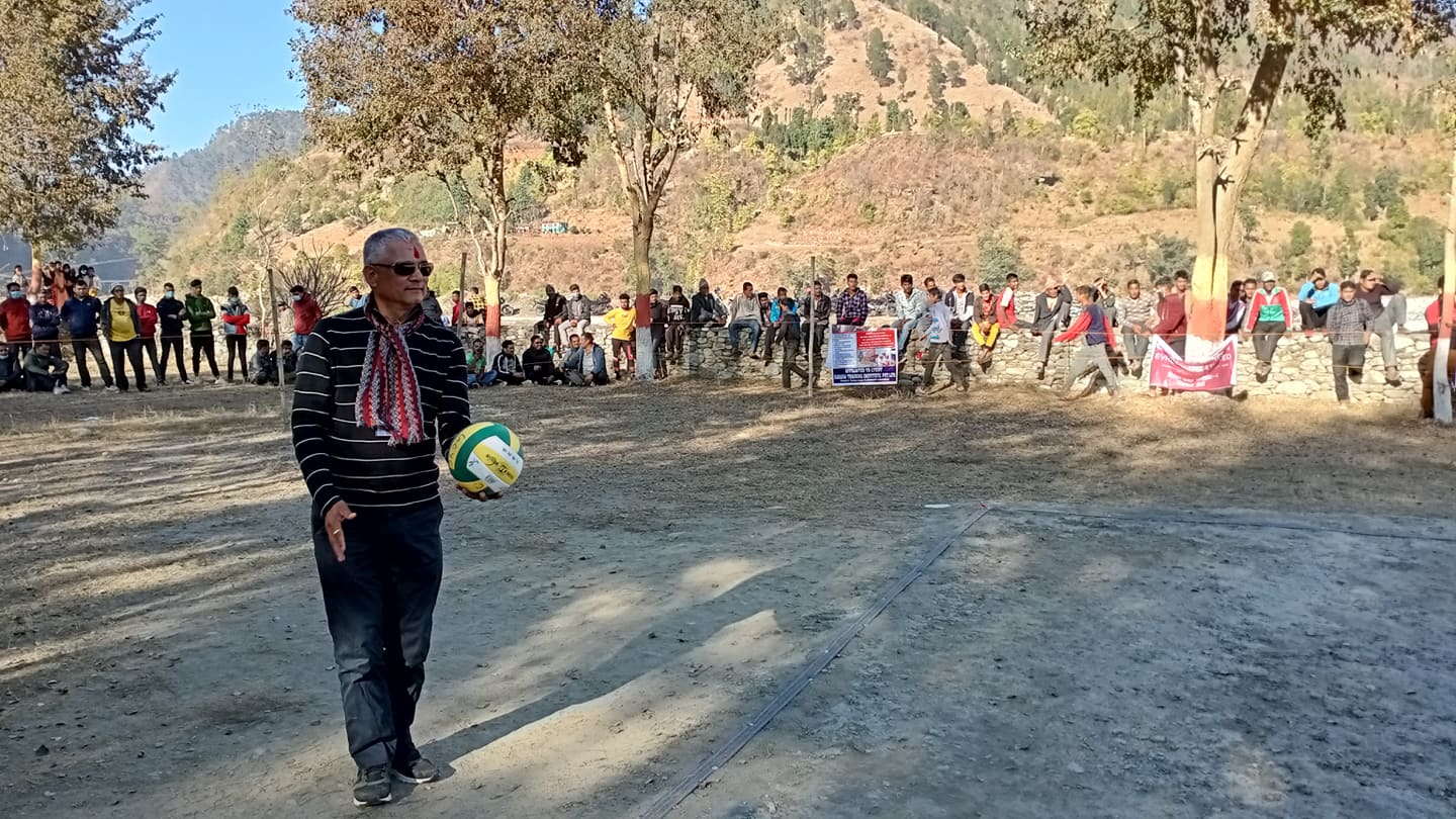 पूर्वमन्त्री बलायरद्वारा भलिबल प्रतियोगिताको उद्घाटन