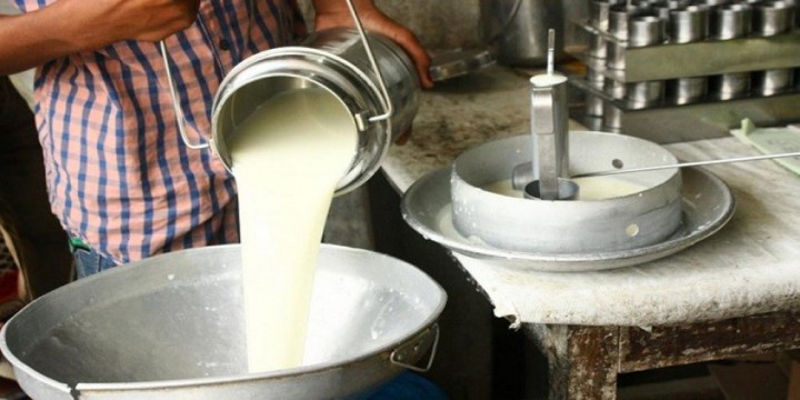 दूधको मूल्य लिटरमा १० रुपैयाँ बढाउन सिफारिस