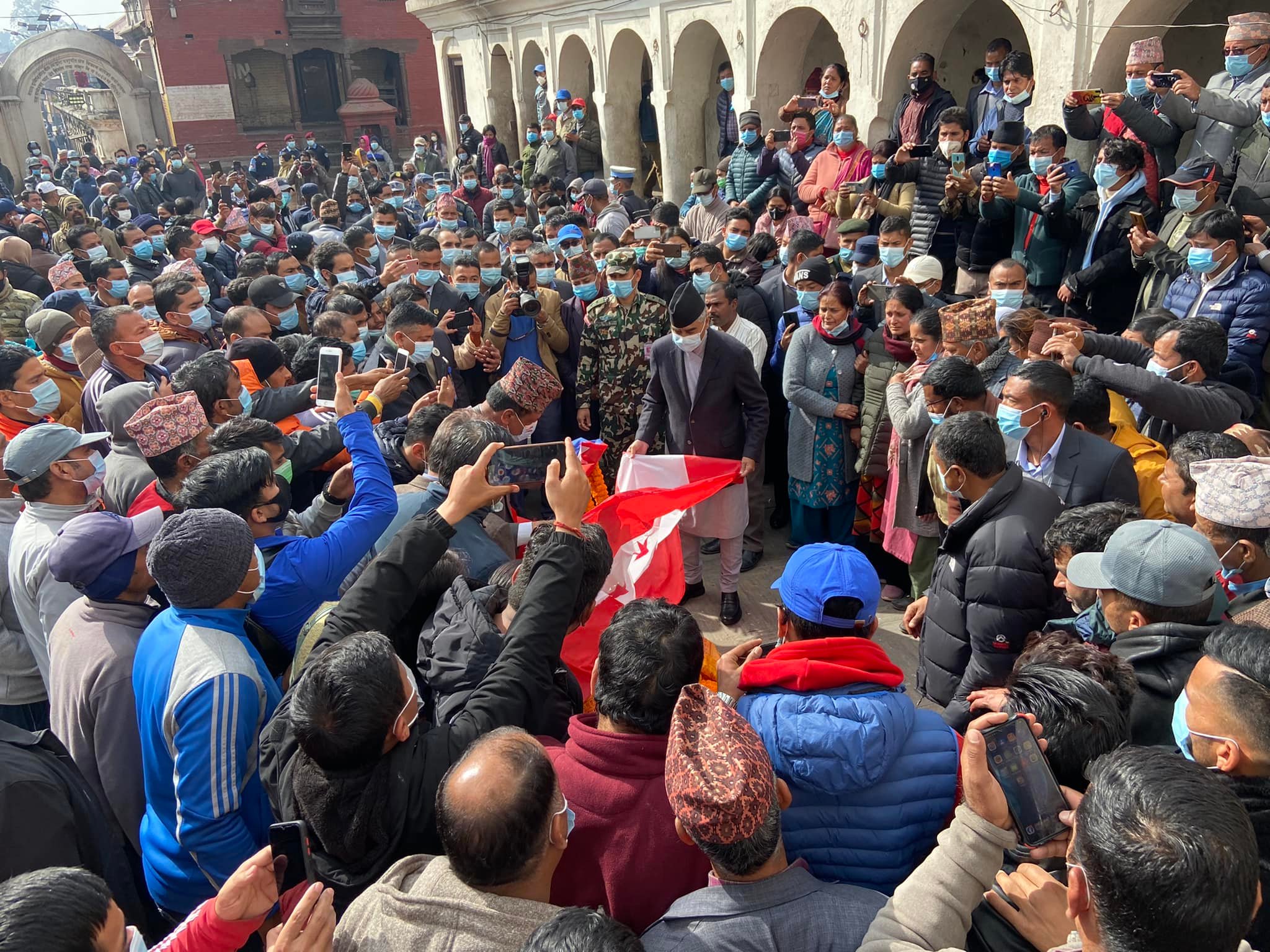 जिसस डडेल्धुराका प्रमुख भट्टको पशुपतिमा अन्त्येष्टि, देउवाले ओढाए पार्टीको झण्डा