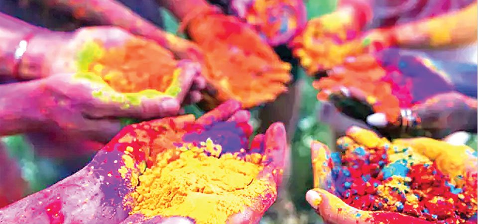 आज तराईमा होली  मनाइँदै
