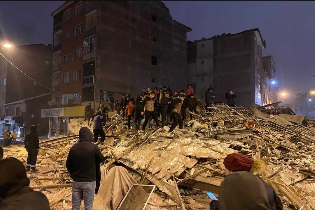 टर्की र सिरिया भूकम्पमा २२ हजारभन्दा बढीको मृत्यु,दशौँ हजार घाइते