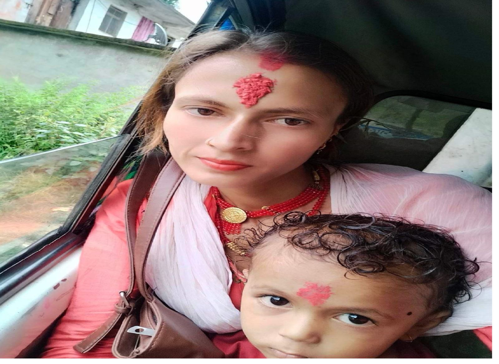 एक महिला छोरासहित सम्पर्क विहिन
