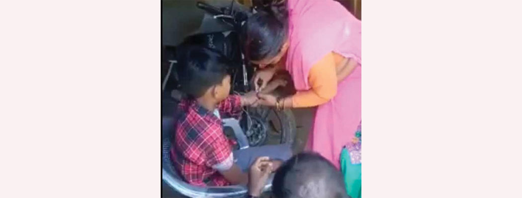 स्वास्थ्य संयोजककी श्रीमती नै नक्कली स्वास्थ्यकर्मी
