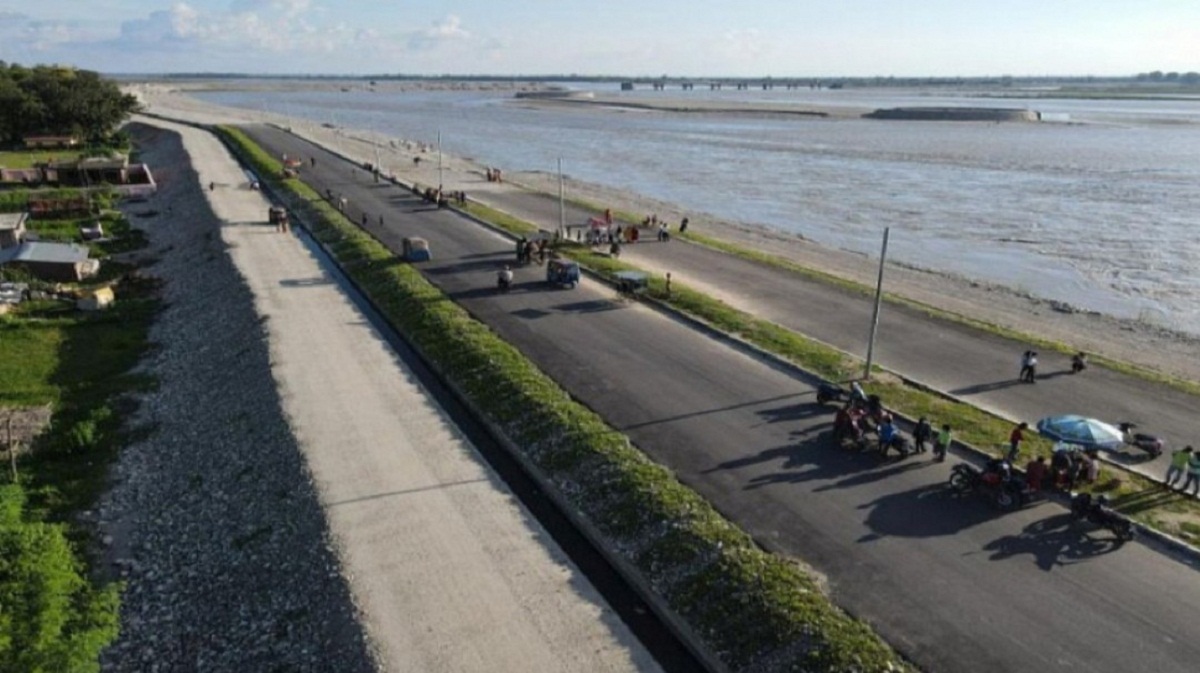 भाइरल रोडबाट कुर्ता, धोती लगायतका अवैध सामान बरामद