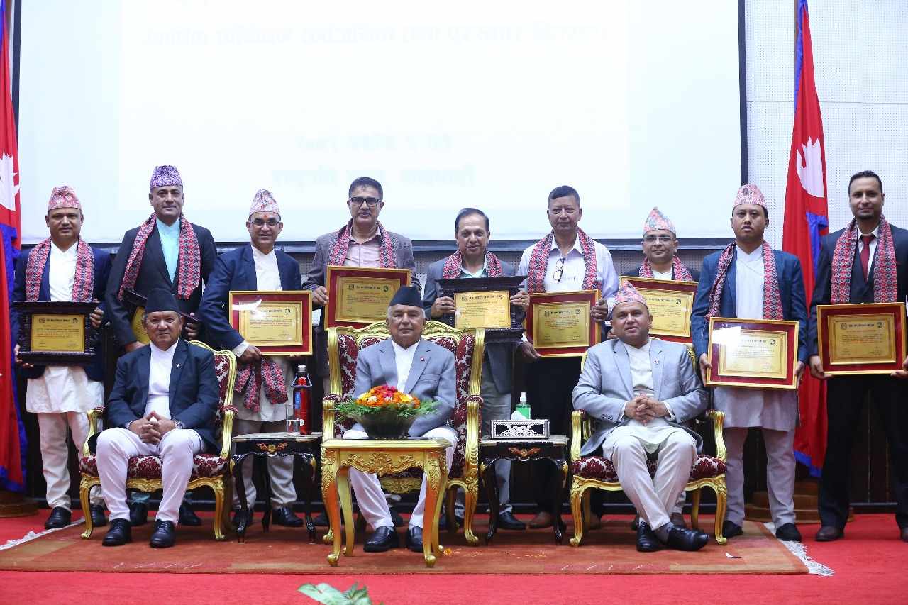 राष्ट्रपतिद्वारा डोटीका पत्रकार भण्डारी र बमसहित पत्रकारहरु सम्मानित (सूची सहित)