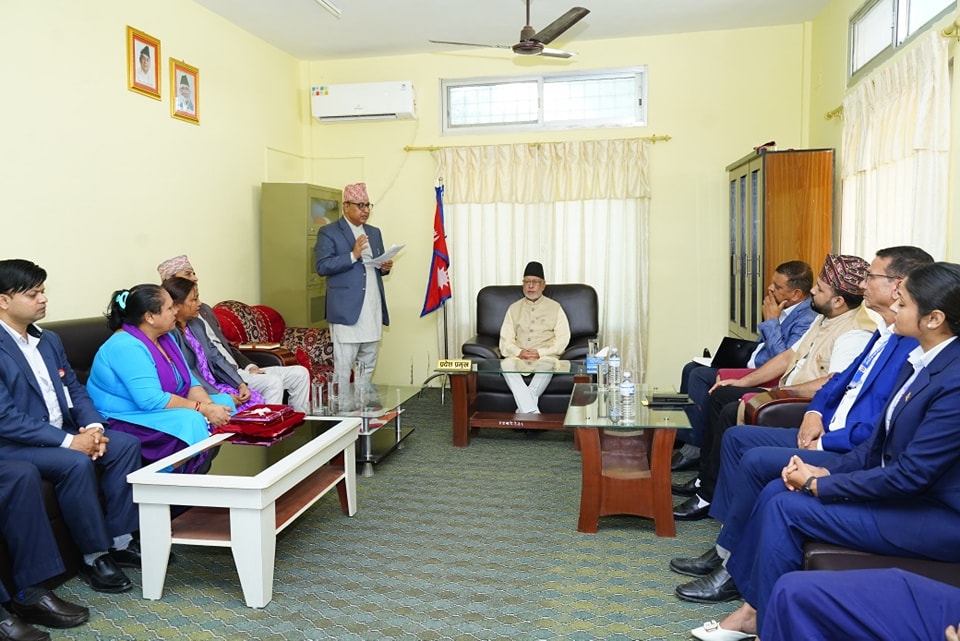 सुदूरपश्चिम प्रदेश प्रमुख मियाँसमक्ष लोक सेवा आयोगको वार्षिक प्रतिवेदन पेश