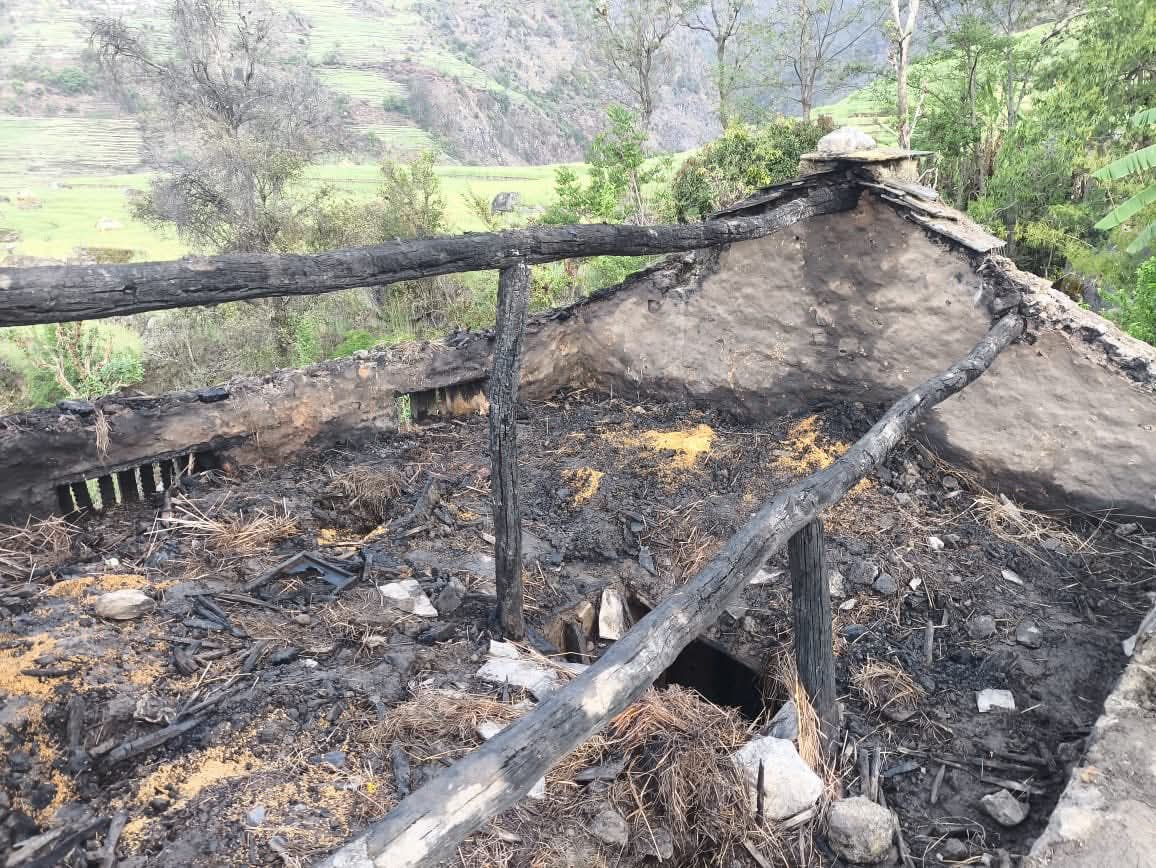 पूर्वीचौकीको एक घरमा आगलागी, ८ लाख बराबरको क्षति 