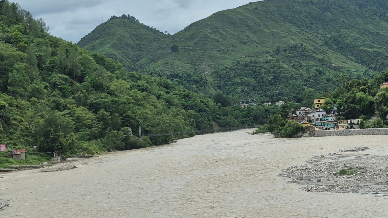 दिपायलस्थित सेती नदीमा हाम फालेकी एक युवती बेपत्ता 